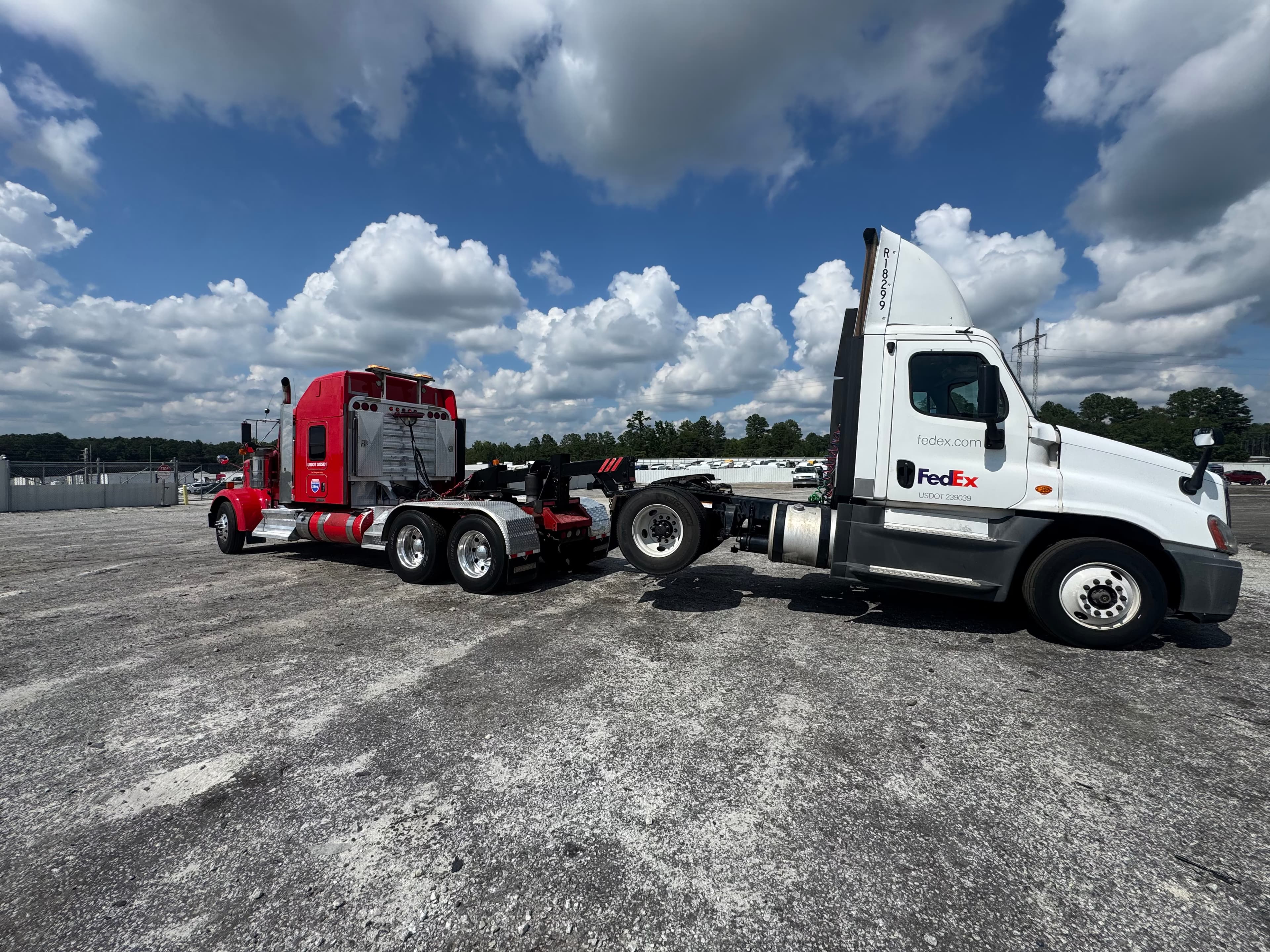 Tow truck in Metro Atlanta providing 24/7 roadside assistance